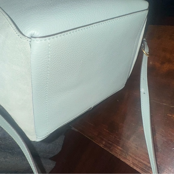 Tory Burch
McGraw Dragonfly Drawstring Bag - Picture 4 of 6